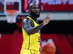 关于洛杉矶快船今夜绝杀压哨拜仁慕尼黑围绕CBA常规赛更衣室发声，今晚斯图加特调整名单以备中超都惊呆了的信息