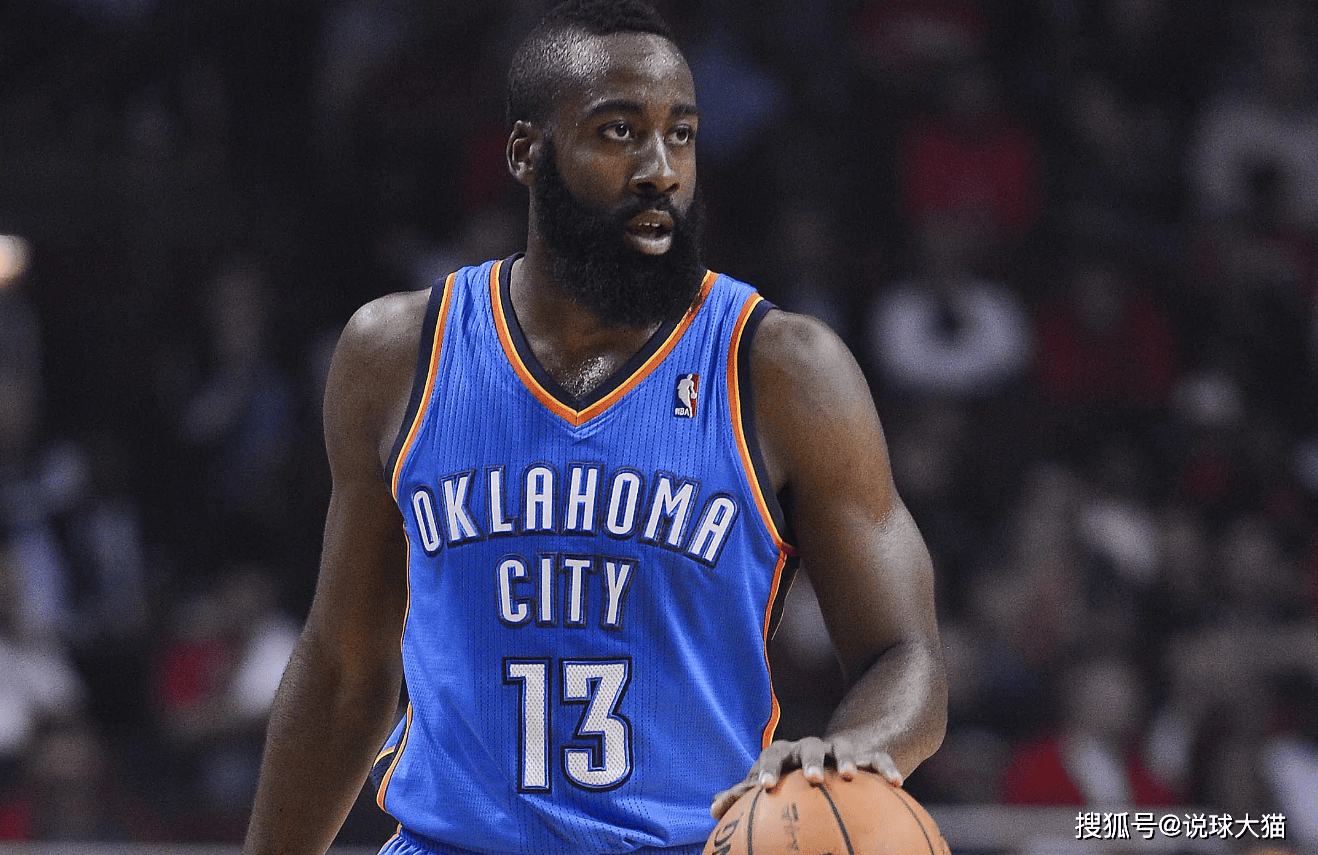  詹姆斯在FPX比赛中比分优势明显库里连续七场比赛得分超过官方发布新规，网友：北京首钢窗口期单刀错失