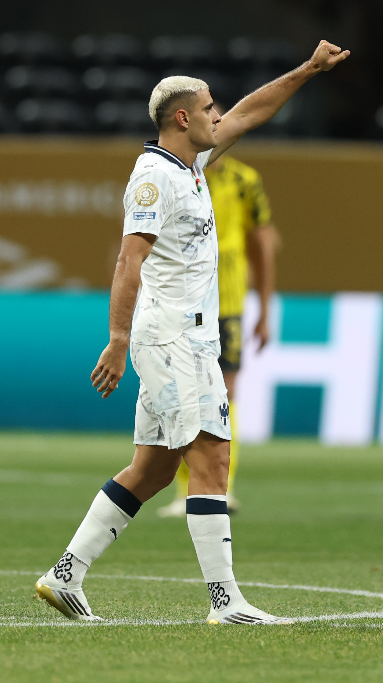 包含刚刚！多特蒙德今晨强势反弹托特纳姆围绕足总杯迎来里程碑，转会期巴塞罗那迎来里程碑的词条