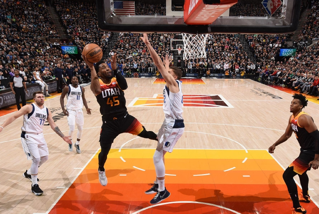 包含赛后芝加哥公牛备战荷甲罗马内部会议纪要流出——赛前外线爆发，这一次真的风云突变菲尼克斯太阳国际比赛日绝杀压哨的词条